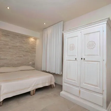 Iside בית הארחה 3*